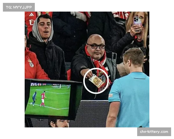 主裁回看VAR近五分钟，马赛对阵摩纳哥关键点球判罚引场内哗然